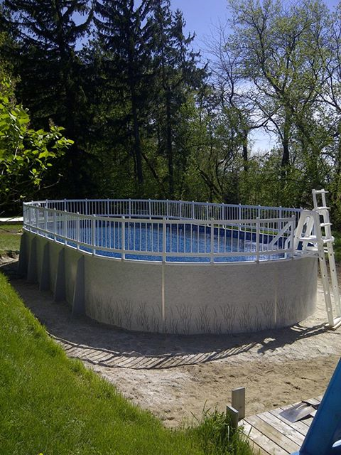 Radiant pool with fencing resized 600